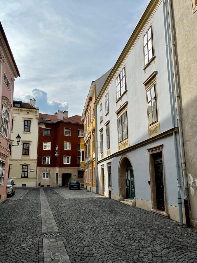 Varga Apartman Sopron Esterno foto